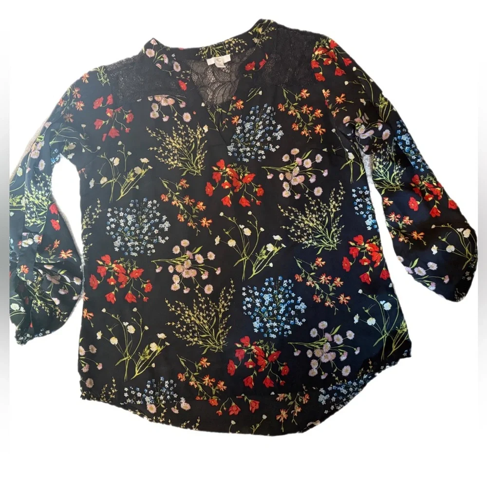 C Black floral Lace Top medium